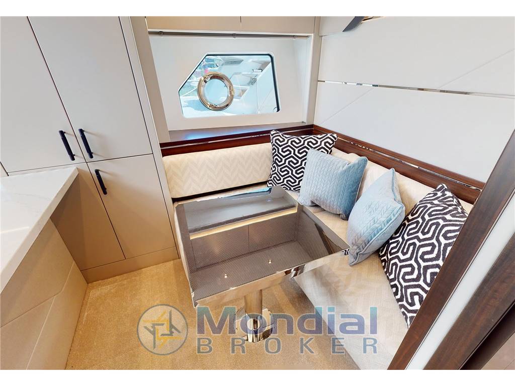 Sunseeker 75 sport yacht