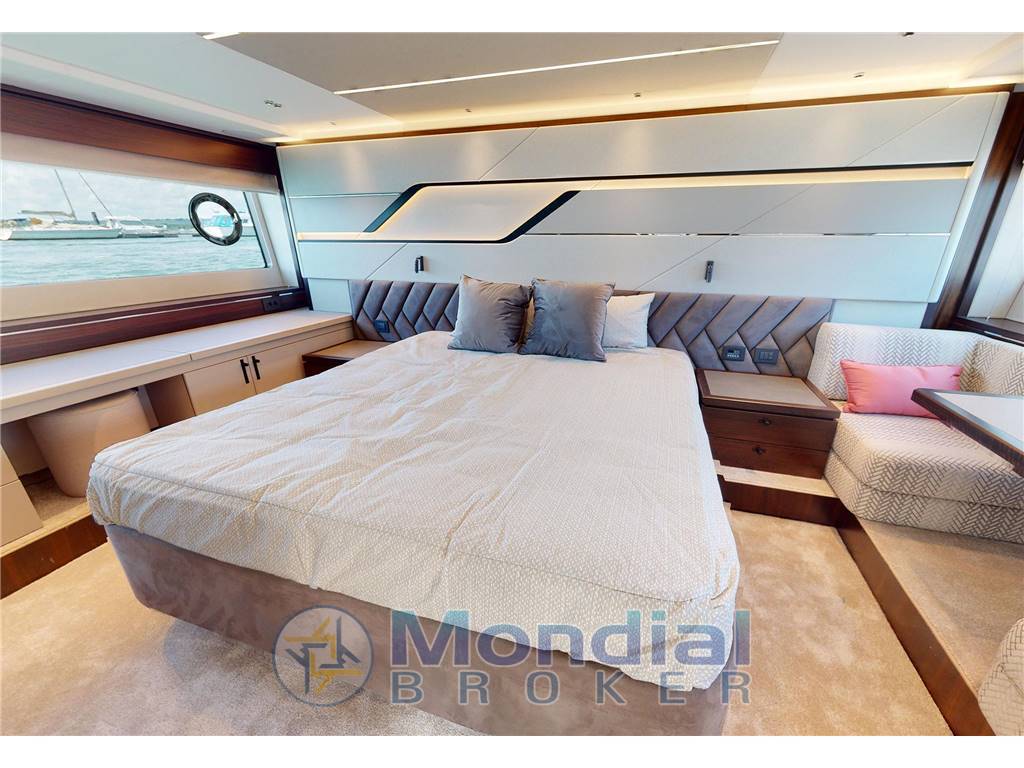 Sunseeker 75 sport yacht