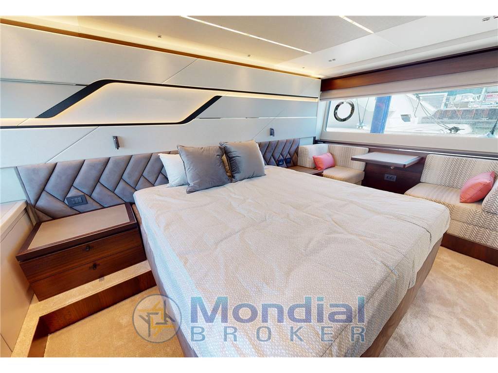 Sunseeker 75 sport yacht