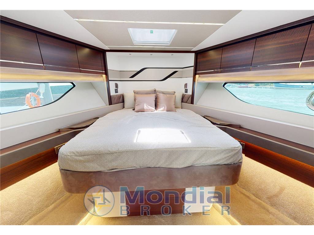 Sunseeker 75 sport yacht