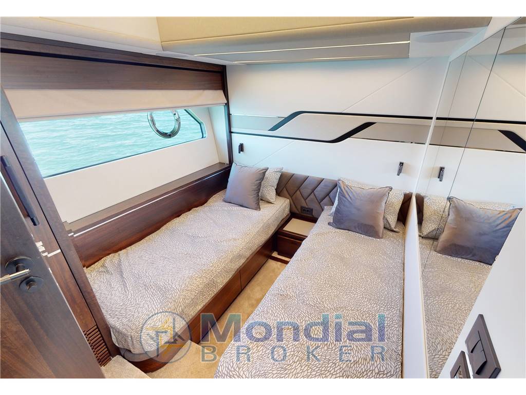 Sunseeker 75 sport yacht