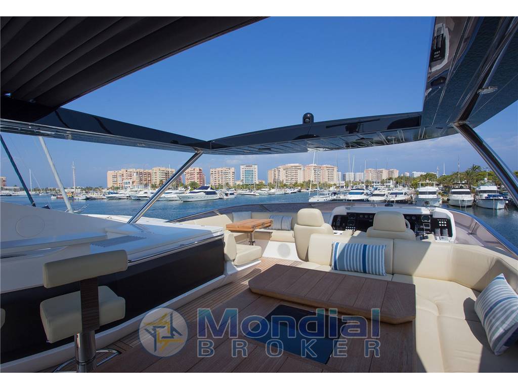 Sunseeker 86 yacht