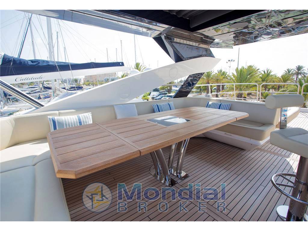 Sunseeker 86 yacht
