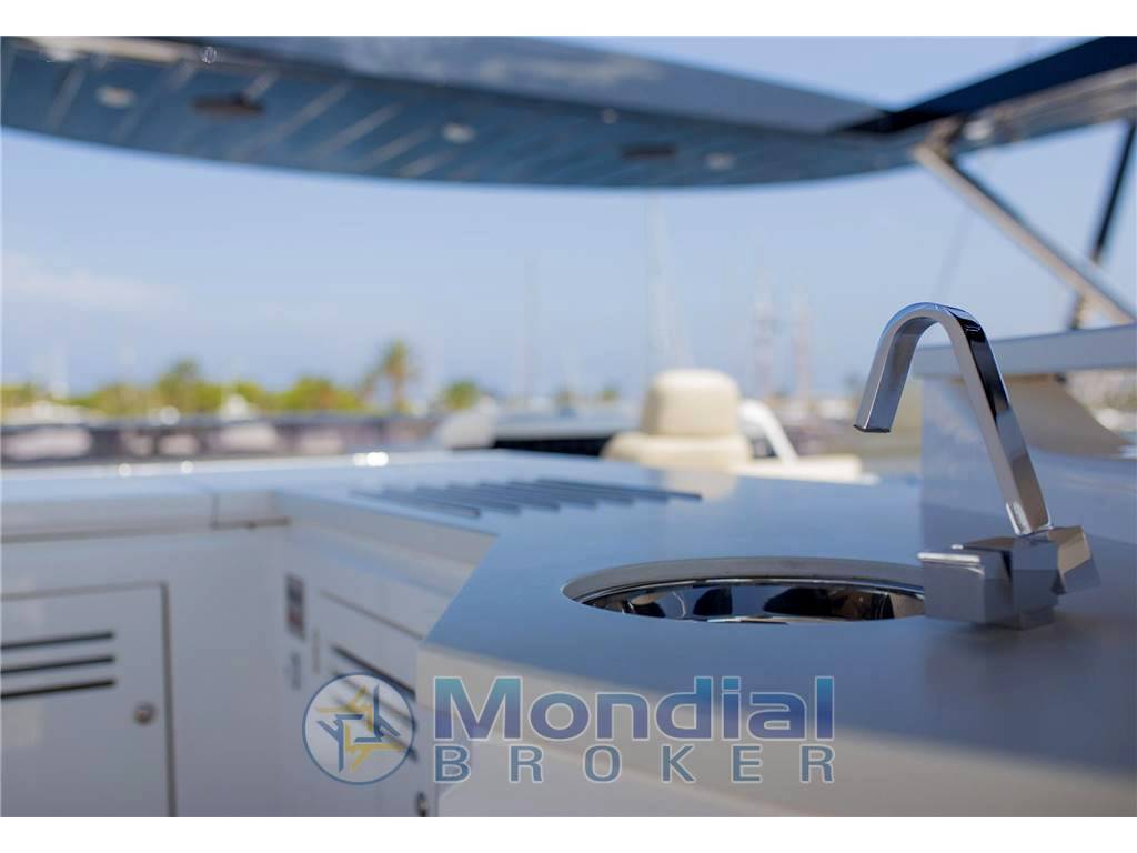 Sunseeker 86 yacht