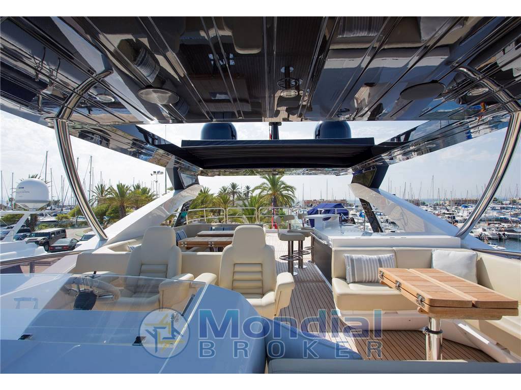 Sunseeker 86 yacht