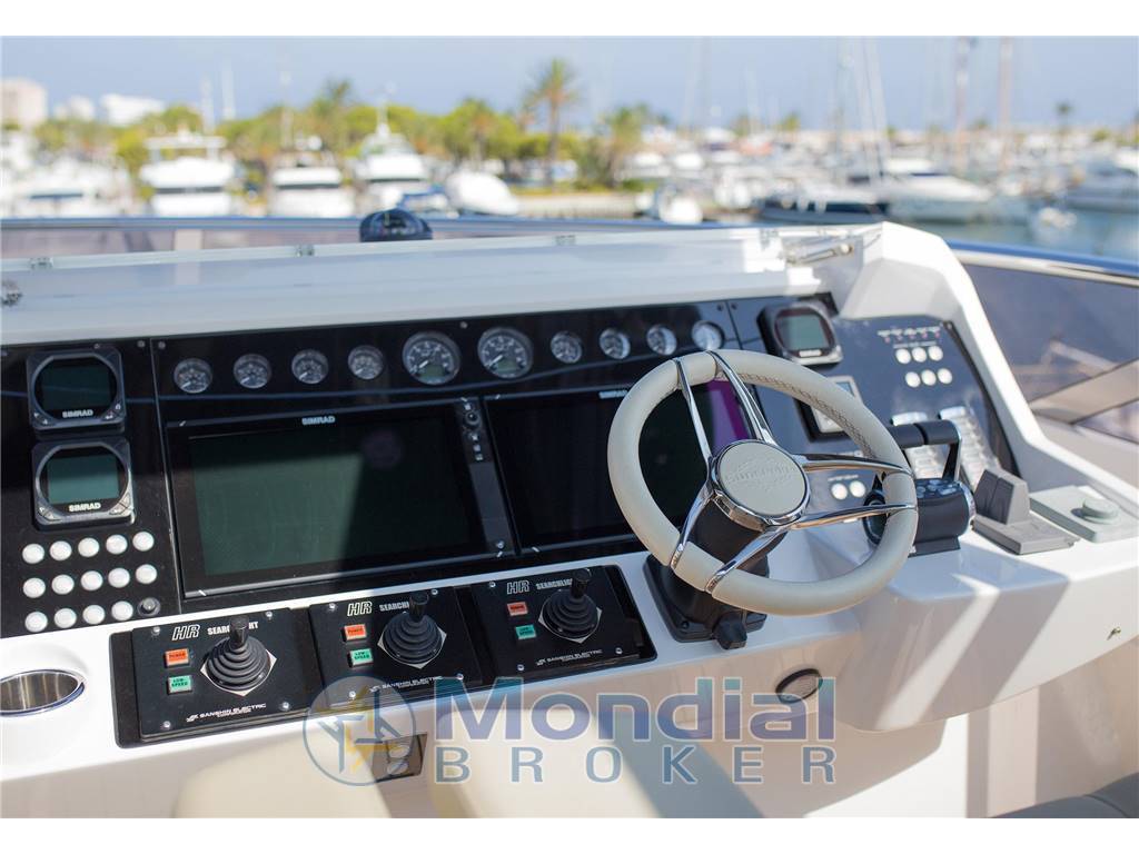 Sunseeker 86 yacht