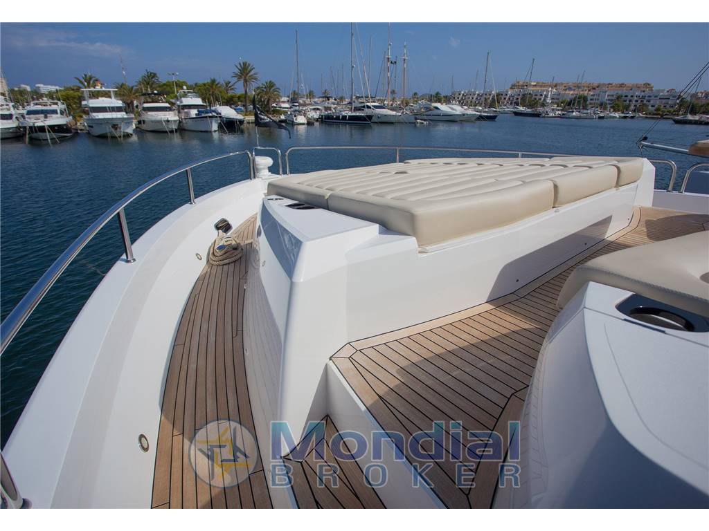 Sunseeker 86 yacht