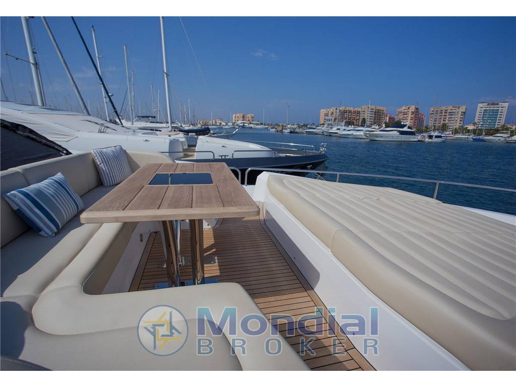 Sunseeker 86 yacht