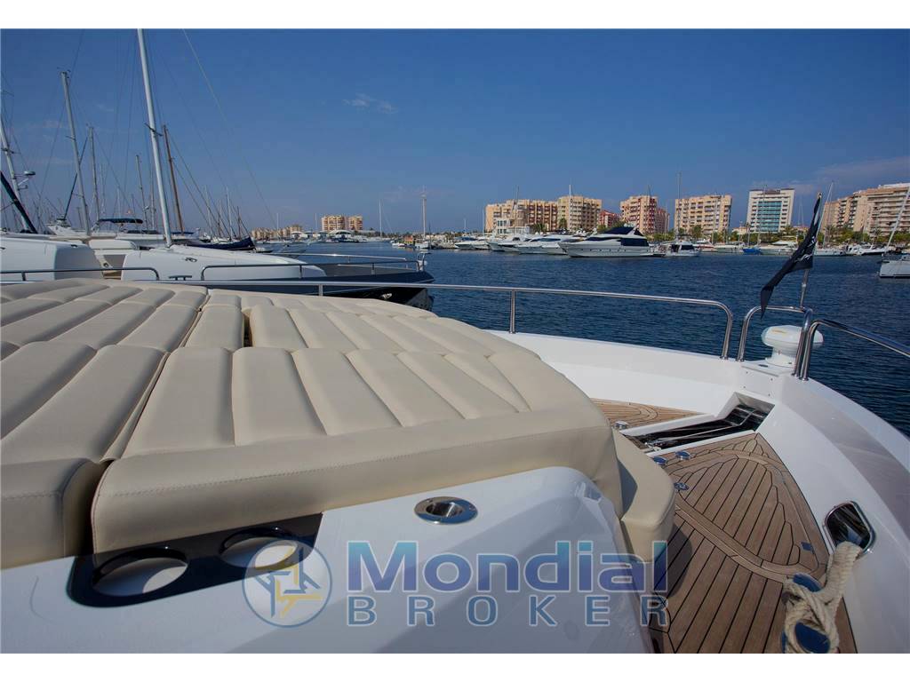 Sunseeker 86 yacht