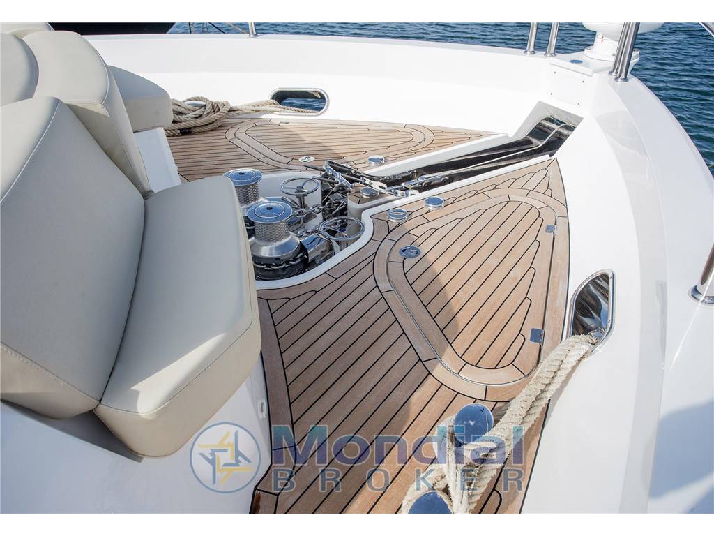 Sunseeker 86 yacht