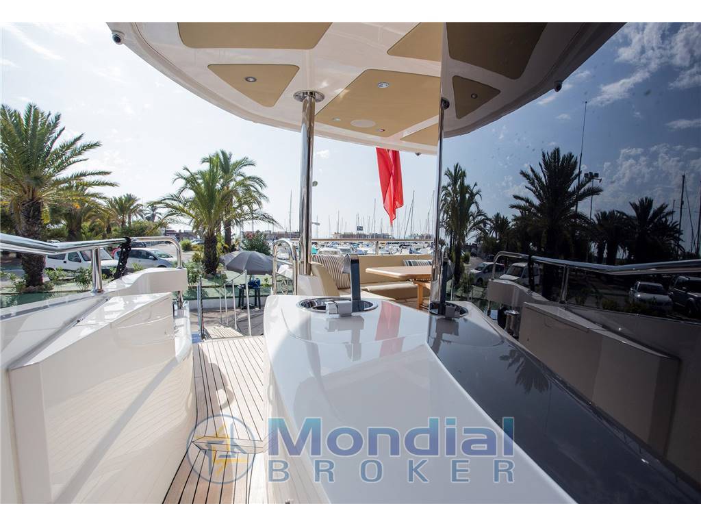 Sunseeker 86 yacht
