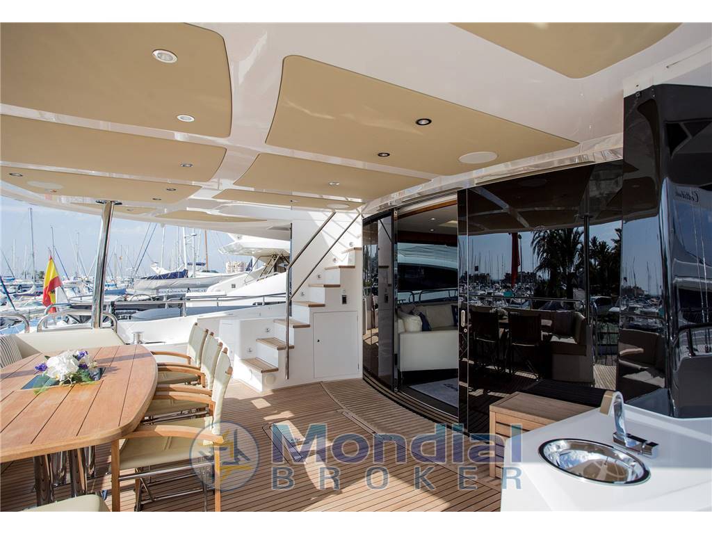 Sunseeker 86 yacht
