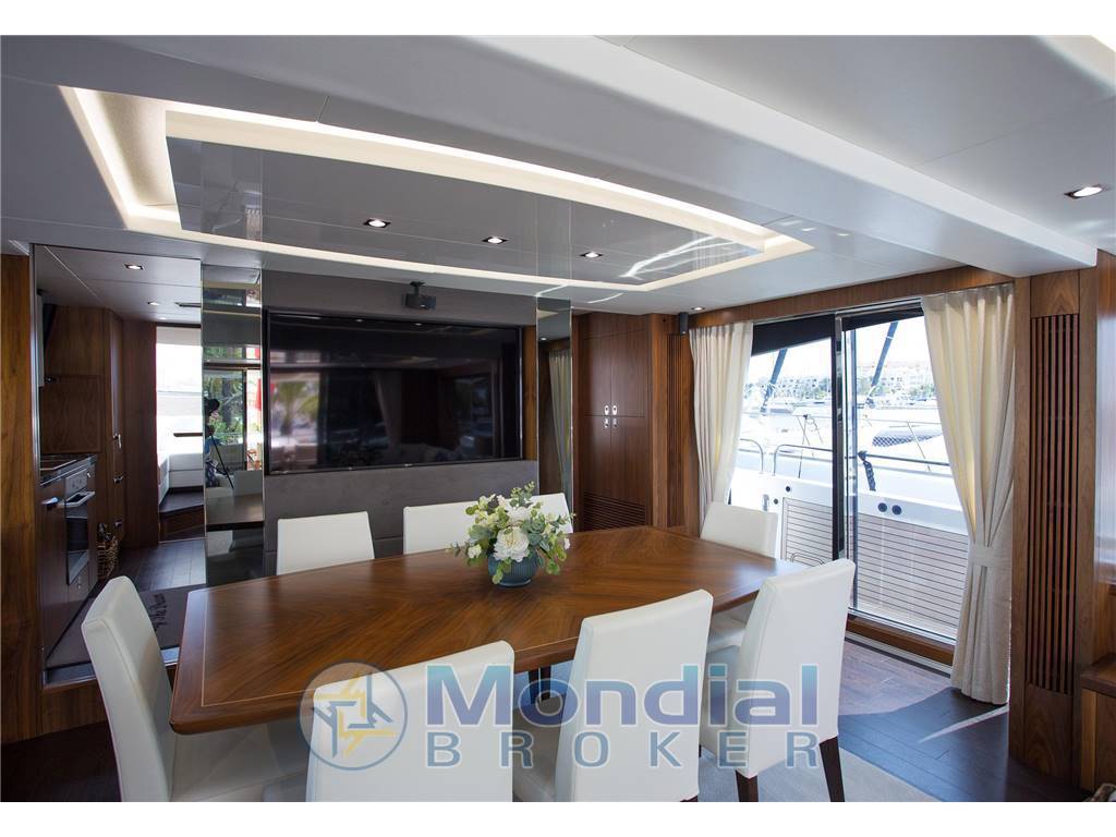 Sunseeker 86 yacht