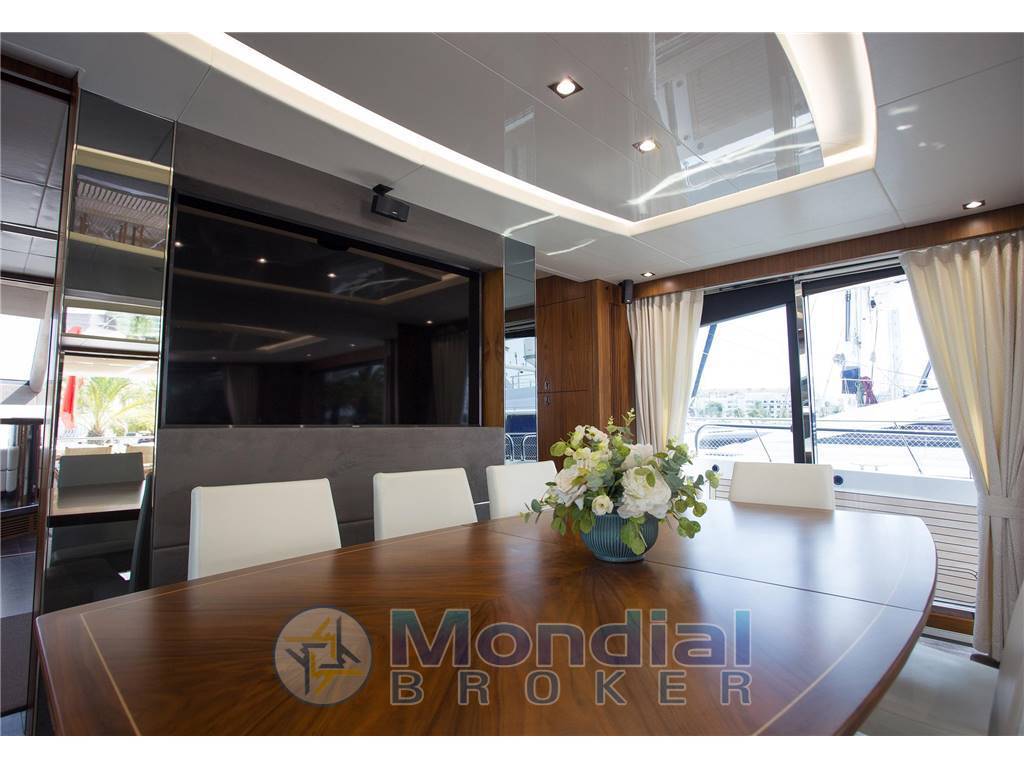 Sunseeker 86 yacht