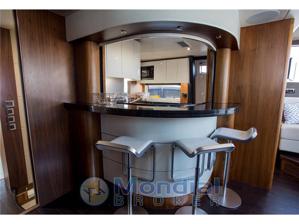Sunseeker 86 yacht
