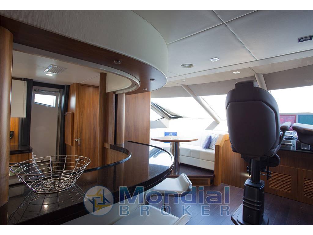 Sunseeker 86 yacht