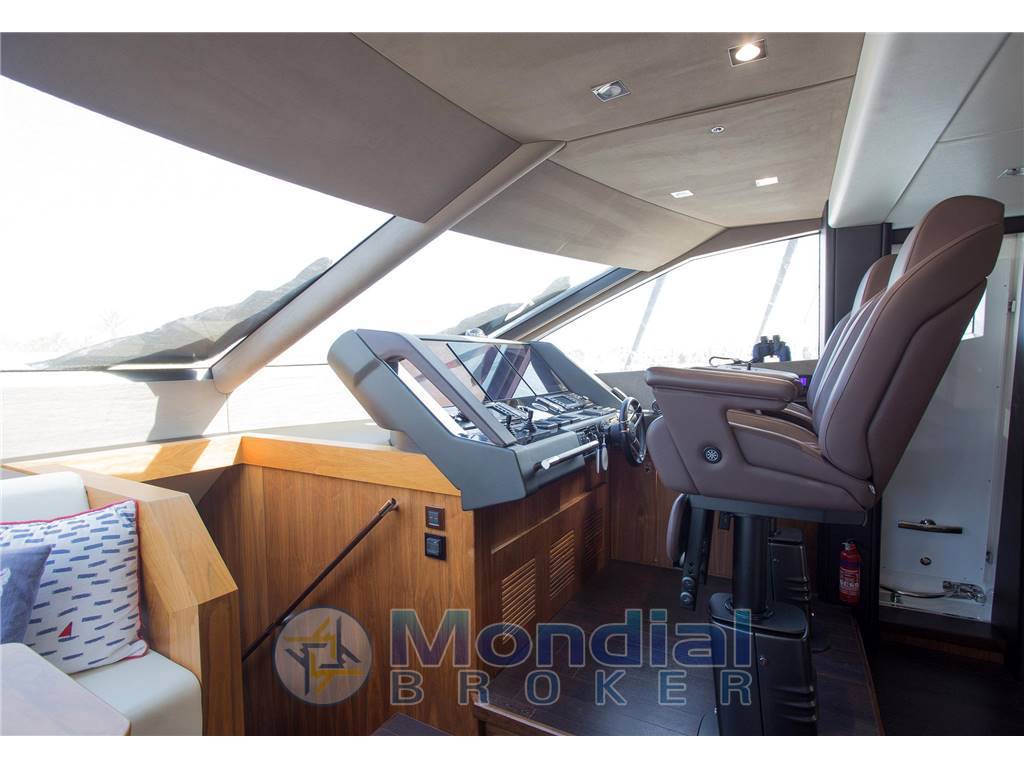 Sunseeker 86 yacht