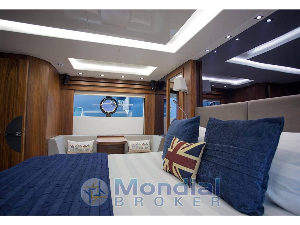 Sunseeker 86 yacht