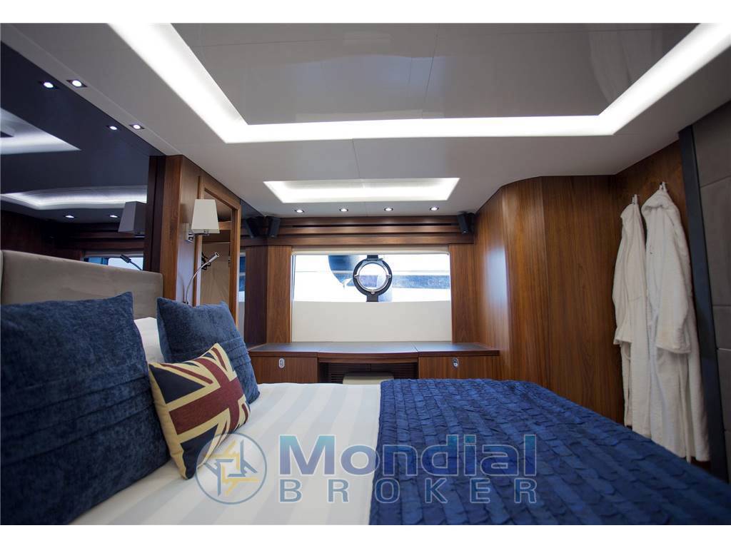 Sunseeker 86 yacht