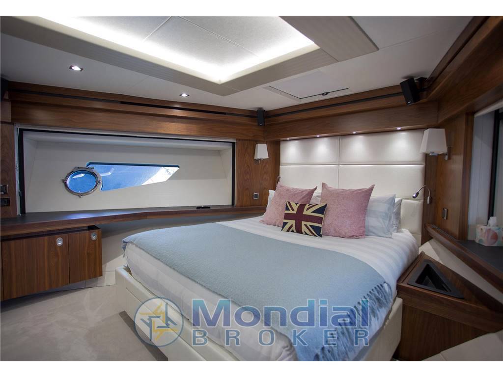 Sunseeker 86 yacht