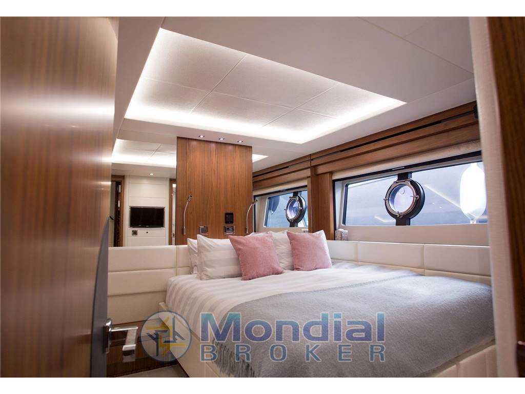 Sunseeker 86 yacht