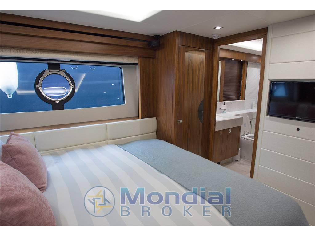 Sunseeker 86 yacht