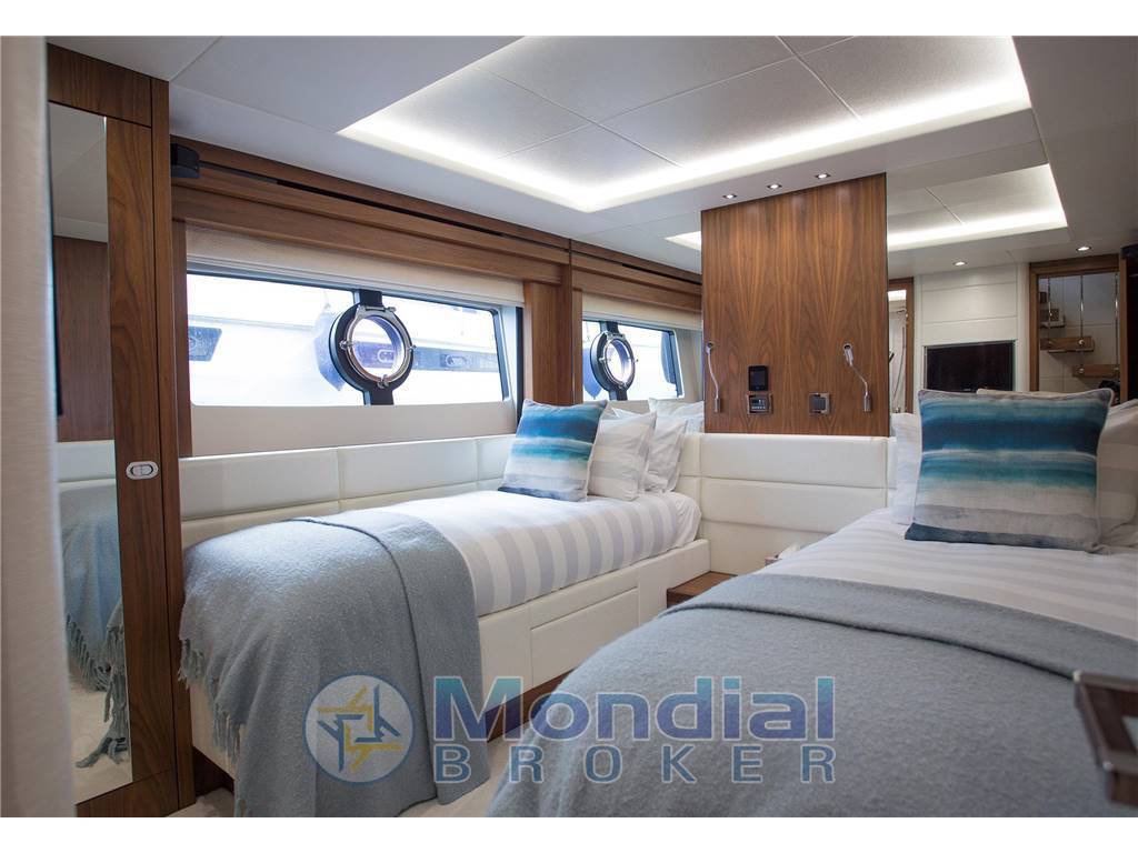 Sunseeker 86 yacht