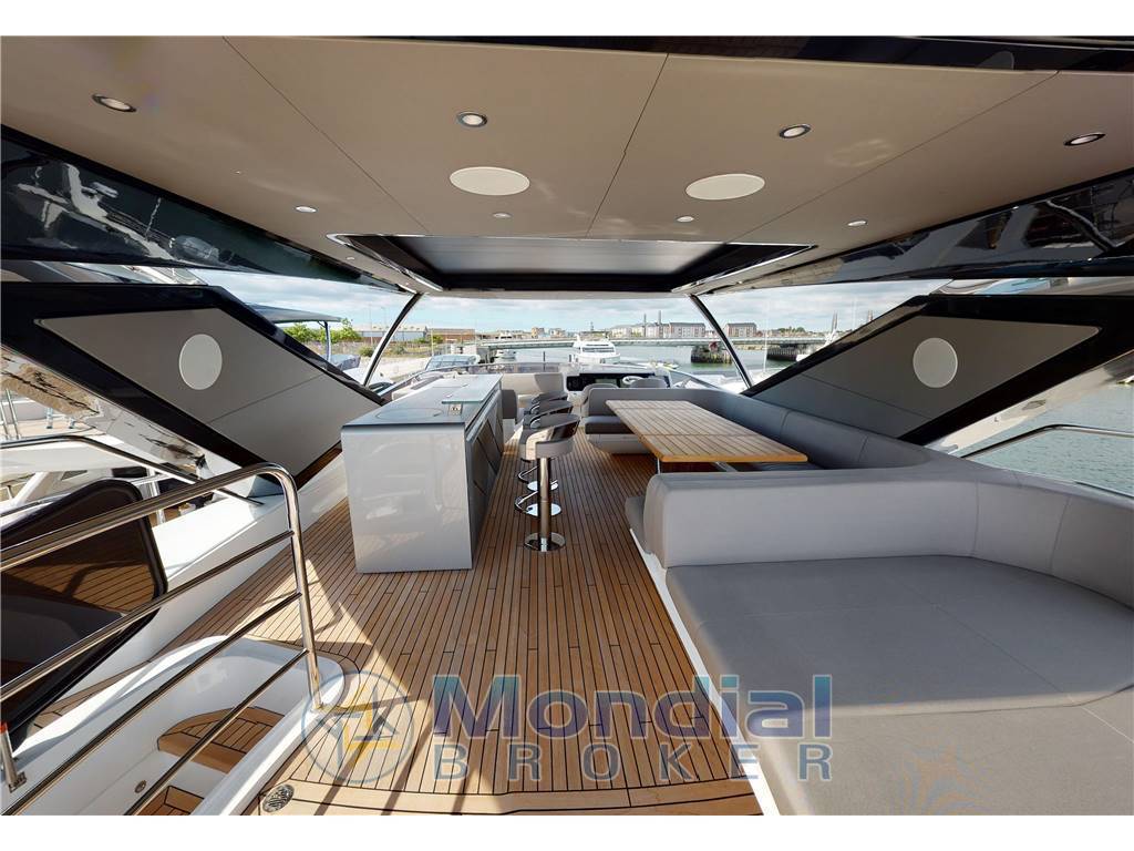 Sunseeker 88 yacht