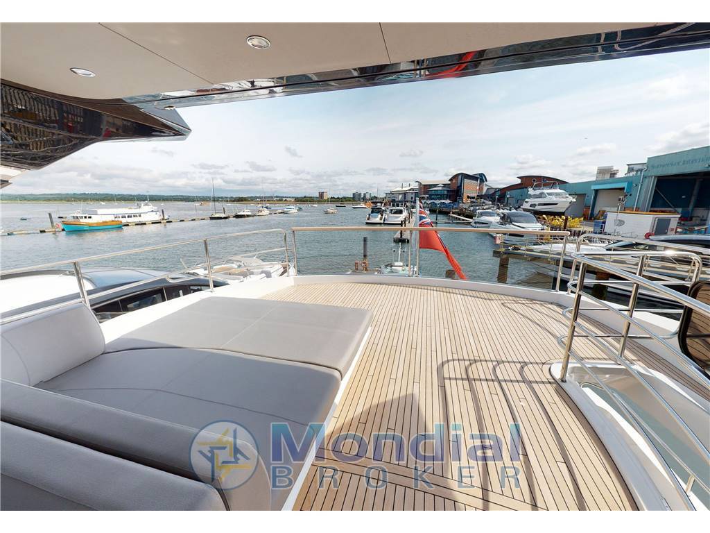 Sunseeker 88 yacht