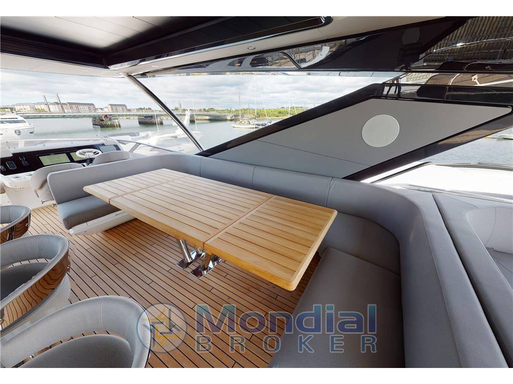 Sunseeker 88 yacht