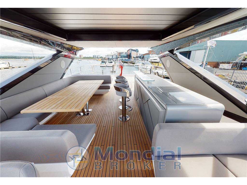 Sunseeker 88 yacht