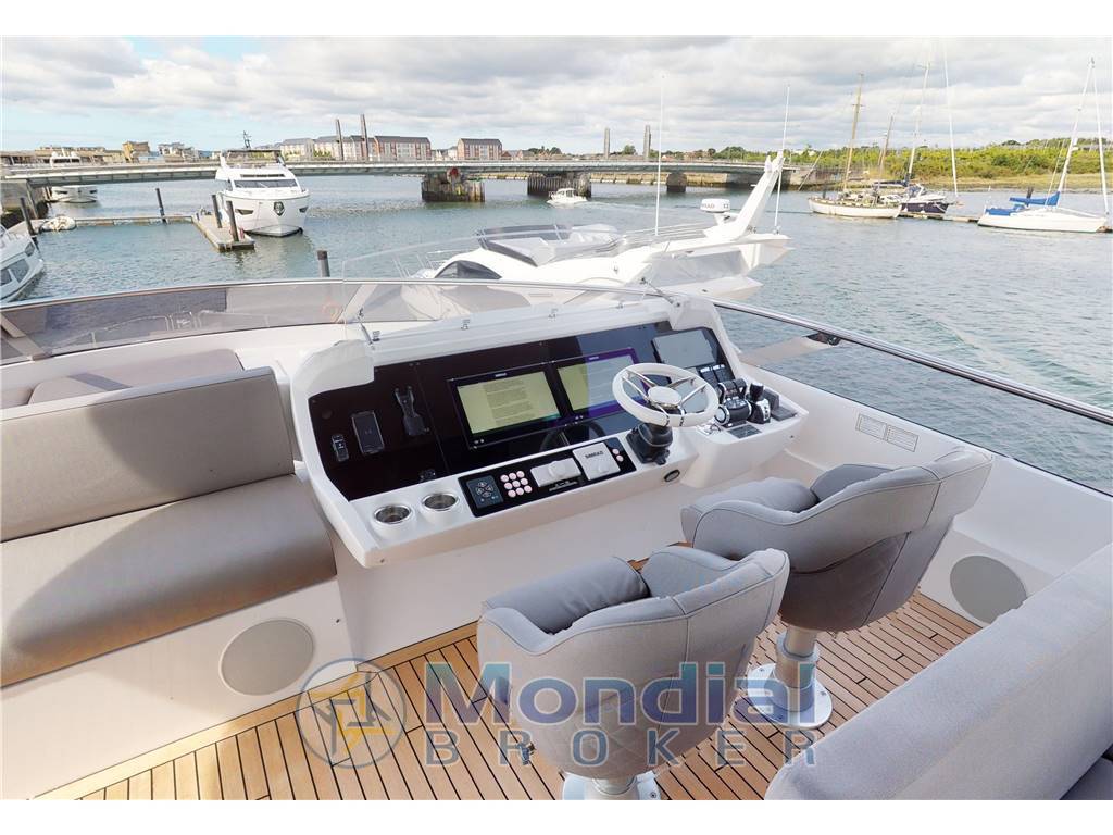Sunseeker 88 yacht