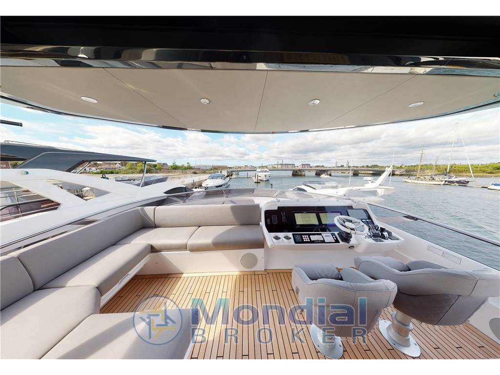 Sunseeker 88 yacht