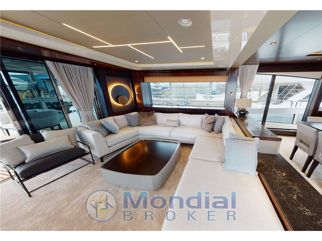 Sunseeker 88 yacht