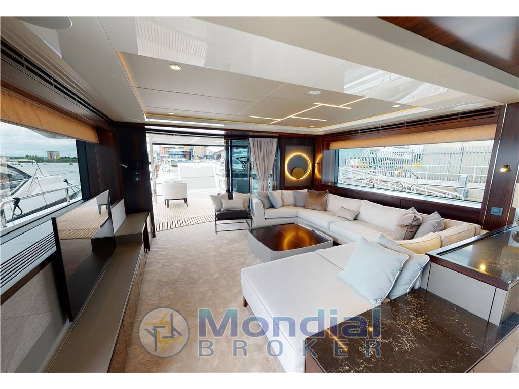 Sunseeker 88 yacht