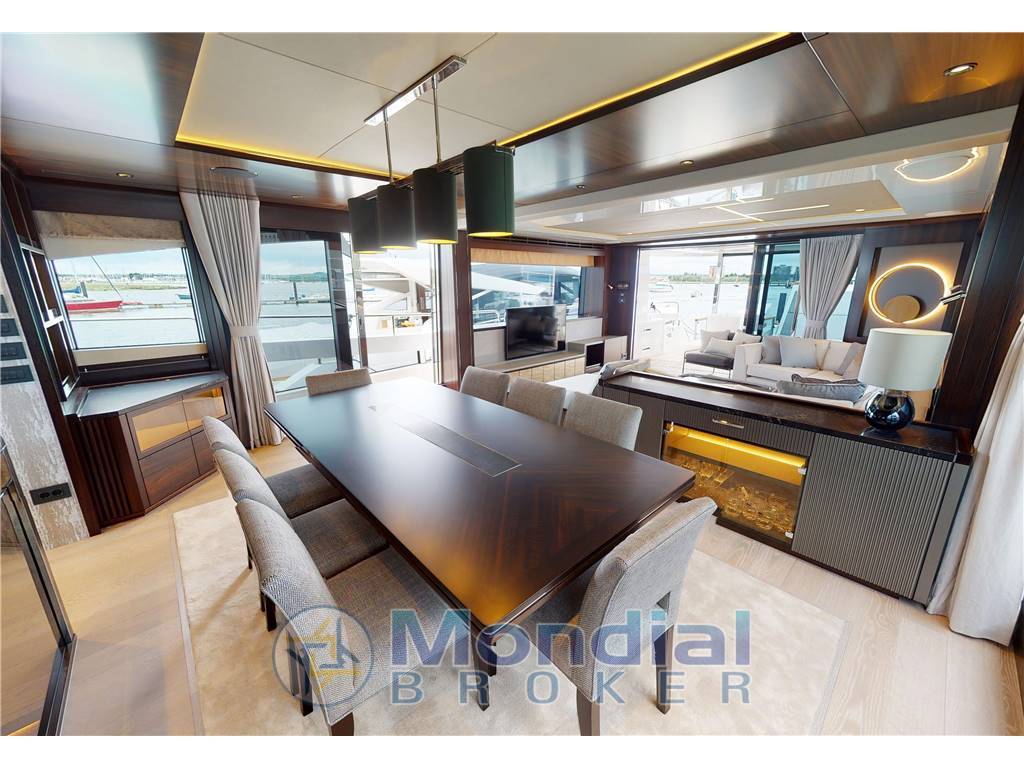 Sunseeker 88 yacht
