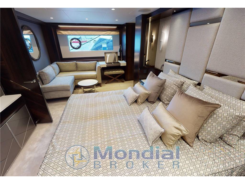 Sunseeker 88 yacht