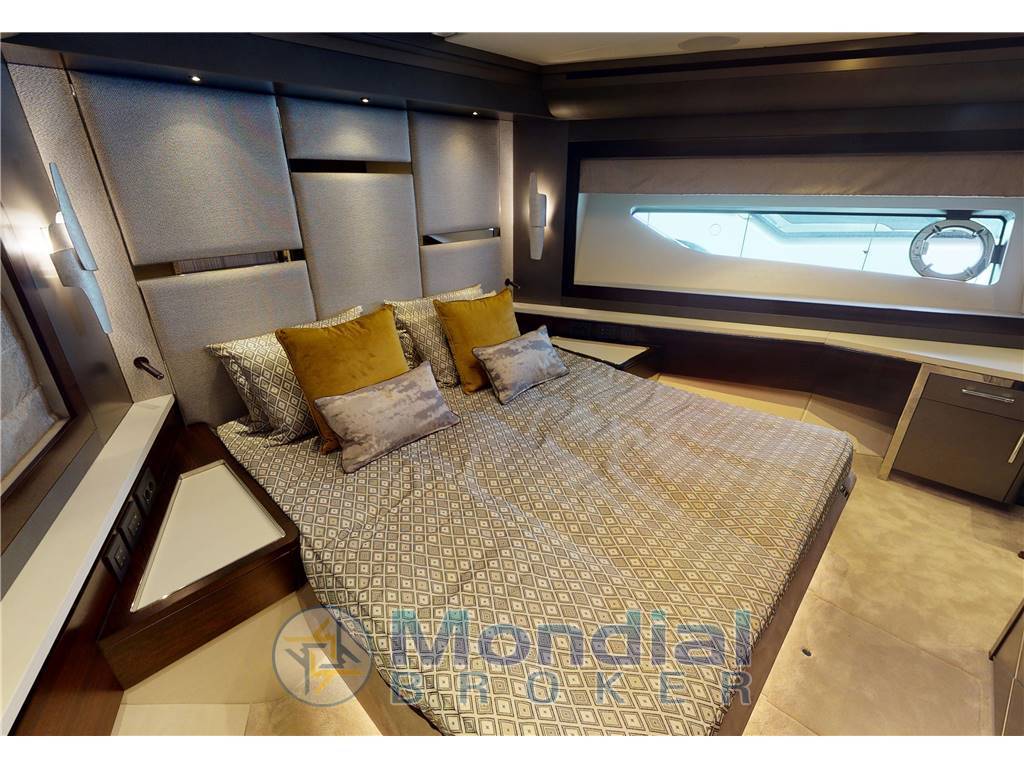Sunseeker 88 yacht