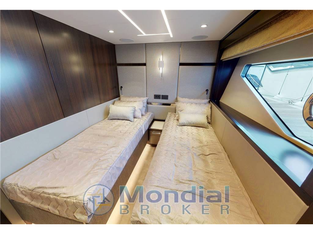 Sunseeker 88 yacht