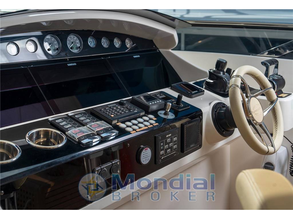 Sunseeker 95 yacht