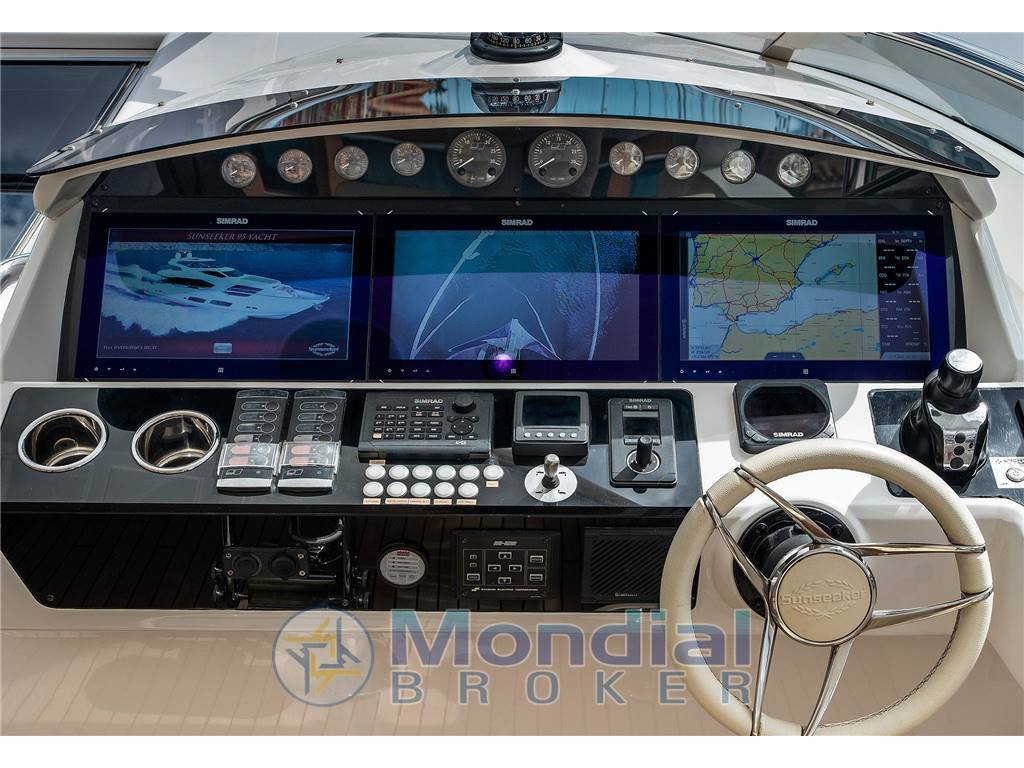 Sunseeker 95 yacht
