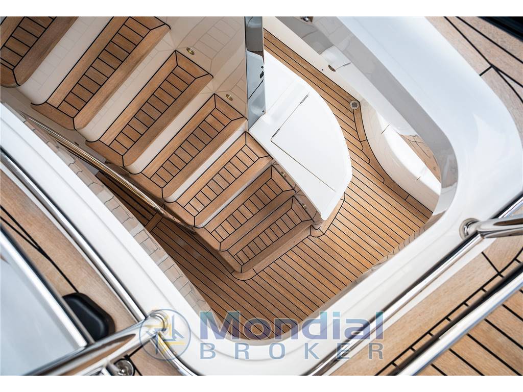 Sunseeker 95 yacht