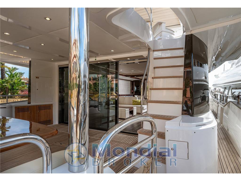 Sunseeker 95 yacht