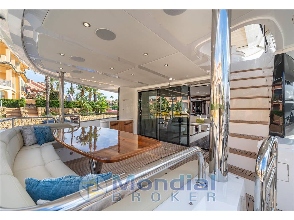 Sunseeker 95 yacht