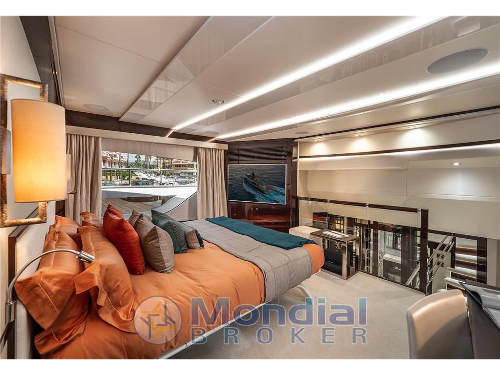Sunseeker 95 yacht