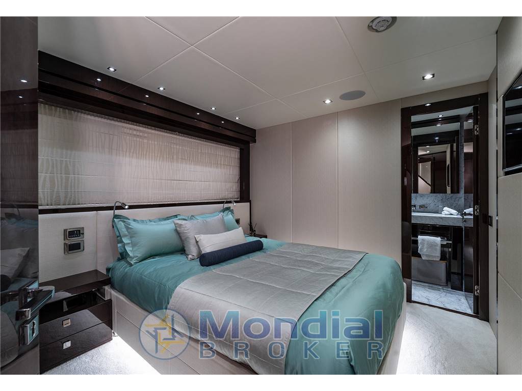 Sunseeker 95 yacht