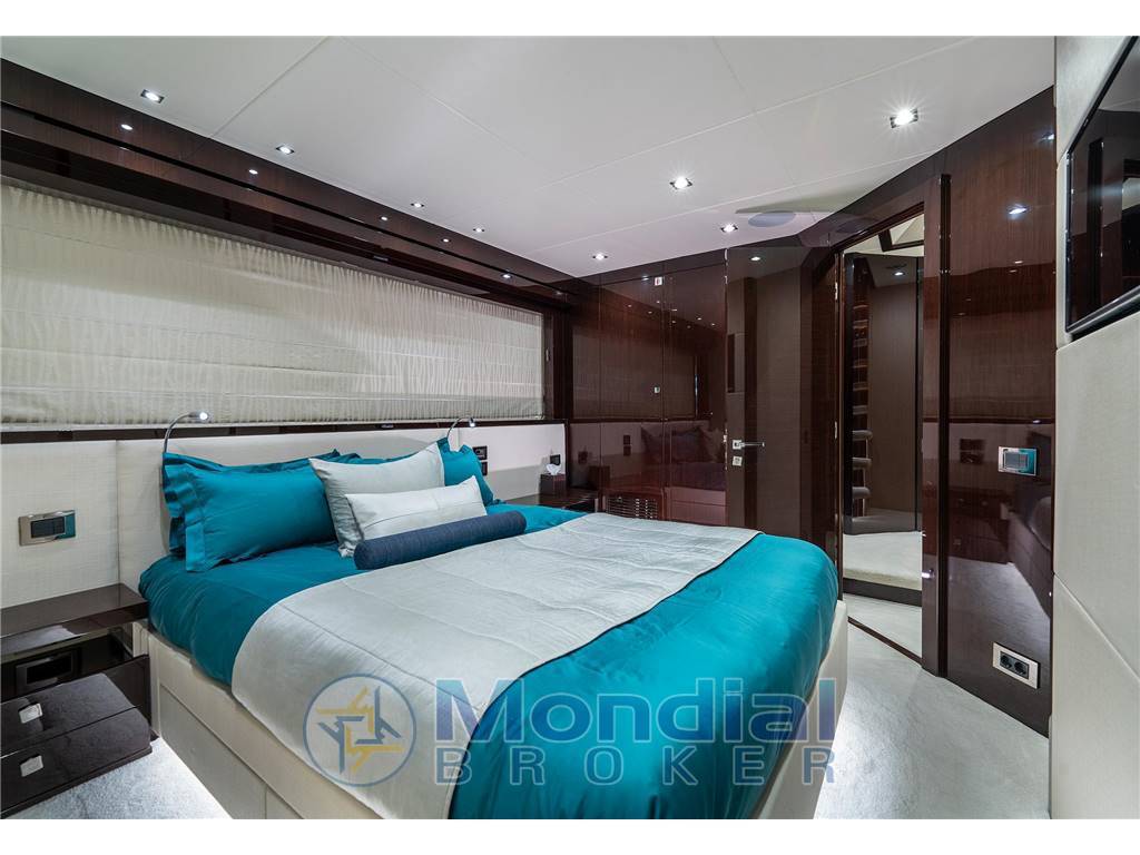Sunseeker 95 yacht