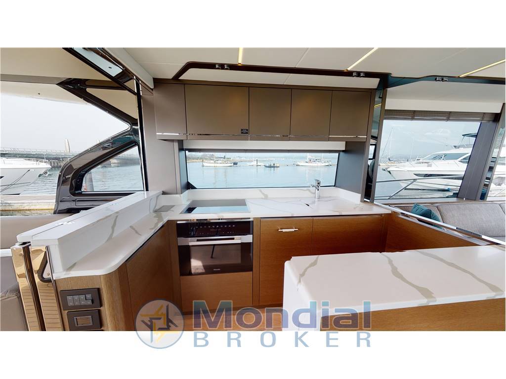 Sunseeker 65 sport yacht