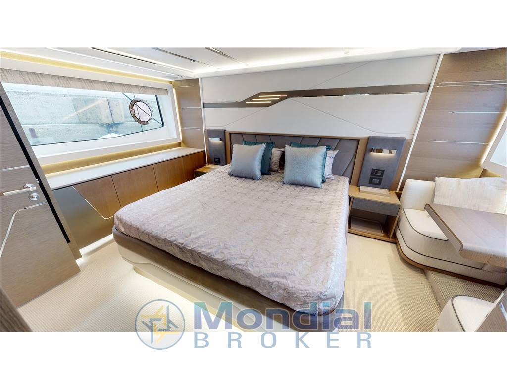 Sunseeker 65 sport yacht