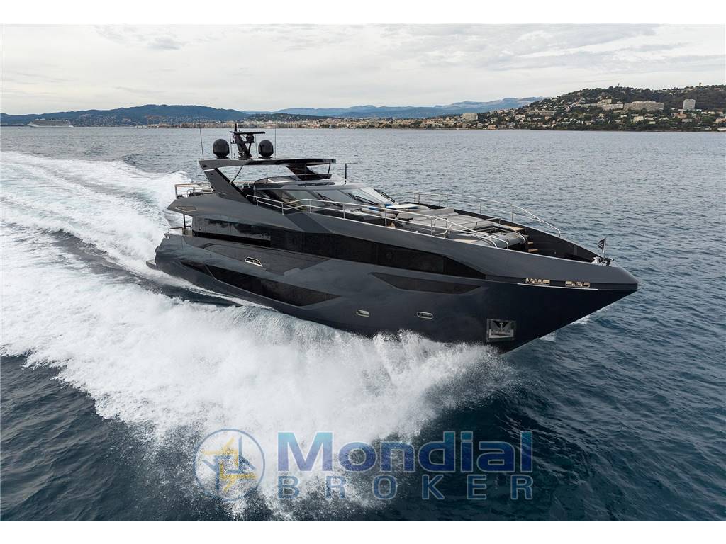 Sunseeker 100 yacht
